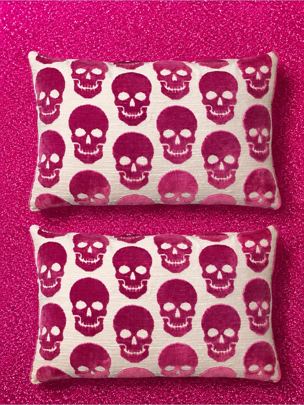VIRAL🩷PINK Skull Pattern Pillow (pair)